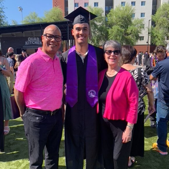 Meet your Posher, Sara - Picture 1 of 2